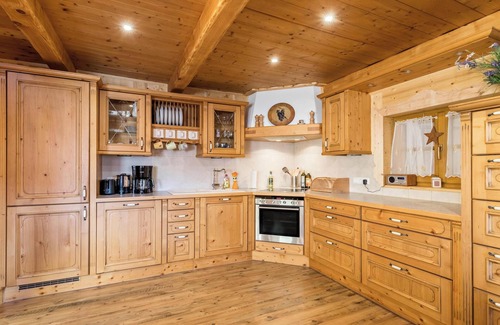 Mittenwald Apartment | 2-storey Apartment 'Rubin' Near the Ski Lift with Mountain View, Wi-Fi & Terrace