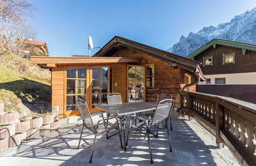 Mittenwald Apartment | 2-storey Apartment 'Rubin' Near the Ski Lift with Mountain View, Wi-Fi & Terrace
