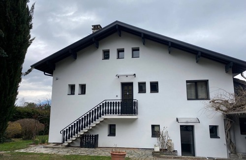 Menthon-Saint-Bernard Apartment | 2-storey, 4-bedroom apartment in a detached house in Menthon St B