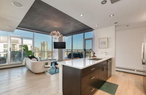Beltline Apartment | 2 Storey Penthouse Panoramic Views Parking Stampede