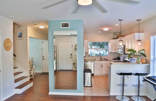 St. Petersburg House | 2 story Home in St Petersburg FL 3 bds 2,5 ba home in GREAT LOCATION.