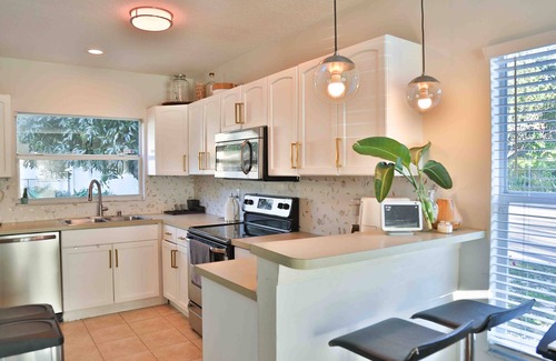 St. Petersburg House | 2 story Home in St Petersburg FL 3 bds 2,5 ba home in GREAT LOCATION.