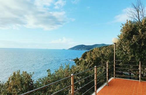 Rosignano Marittimo Apartment | 2 Tuscan seafront apartments with private access to sea
