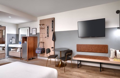 Moab Hotel | 2 Units | Near Downtown Gnaria Stay | Gravity Haus, Outdoor Pool