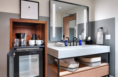 Moab Hotel | 2 Units | Near Downtown Gnaria Stay | Gravity Haus, Outdoor Pool