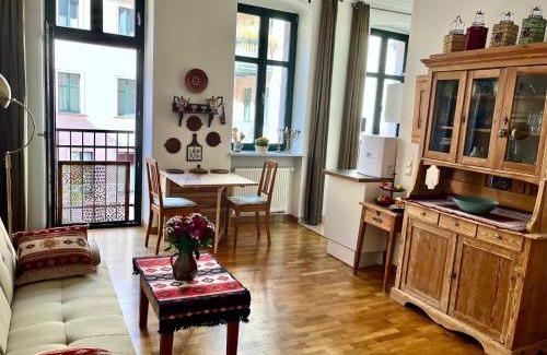 Mitte Apartment | 2-Zimmer-Apartment "Monbijou" am Hackeschen Markt