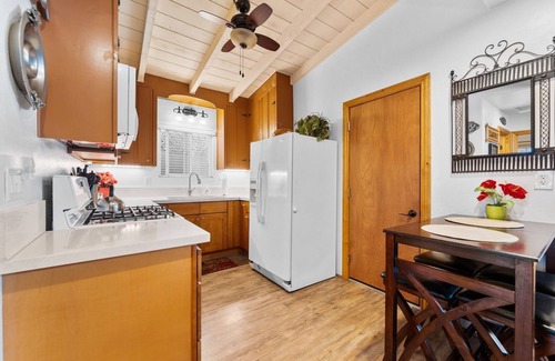 Silver Strand House | 20%Off Oct 23-26 Steps To Sand Walk To Restaurants