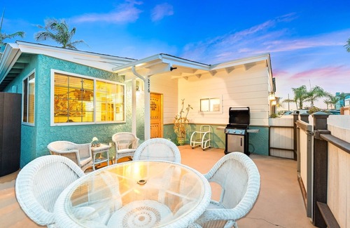 Silver Strand House | 20%Off Oct 23-26 Steps To Sand Walk To Restaurants