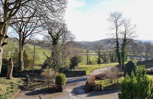 Burnsall Cottage | 20 steps to entrance with handrail.