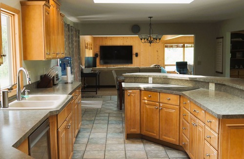 Branch House | 200 feet of lake front on 5 acres, great for accommodating large groups.