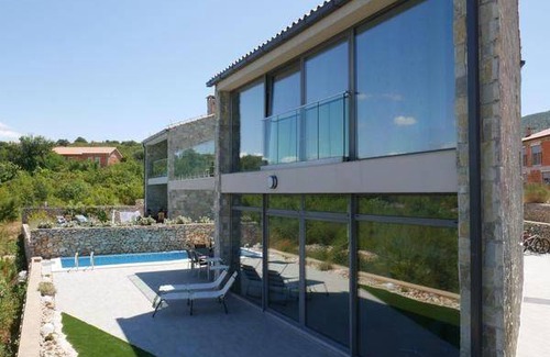 Vrbnik House | 200 m² House ∙ 3 bedrooms ∙ 7 guests