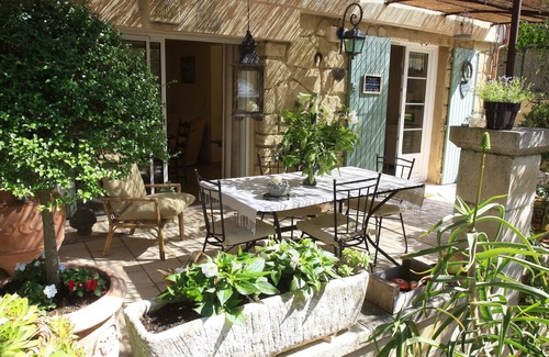 Chateauneuf-de-Gadagne Apartment | 200 meters from the heart of the village, App 55 M² WiFi In a closed courtyard, quiet