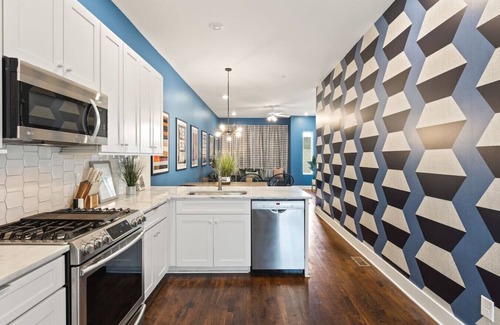 Hillsboro West End Apartment | 2001 Convent Pl #5 Nashville TN 37212 (Jon & Alon) - Walk to Vanderbilt & Belmont with Garage & Rooftop Deck