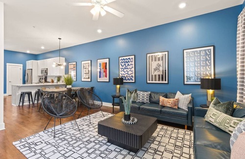 Hillsboro West End Apartment | 2001 Convent Pl #5 Nashville TN 37212 (Jon & Alon) - Walk to Vanderbilt & Belmont with Garage & Rooftop Deck