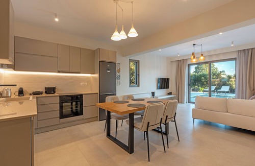 Minia Villa | 200m to the beach | brand new 2024 | Villa Erato - Elysian Villas