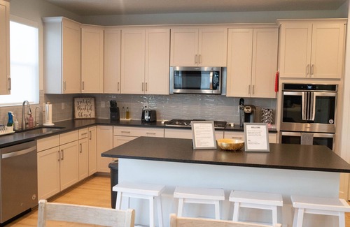 Provo Bay House | 2021 New build 3BD/2.5Bath Located 5 min. from Provo Airport and I15 Freeway!