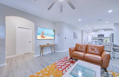 Flour Bluff House | 2022 Built Modern Family-Friendly Oasis