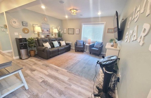 Portage House | 2023 Built Lake Home w/beach, arcade & huge deck
