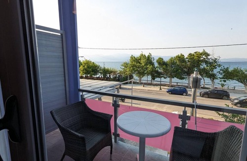 Kamena Vourla House | 204 | Okeania 3 persons Room 1st Floor