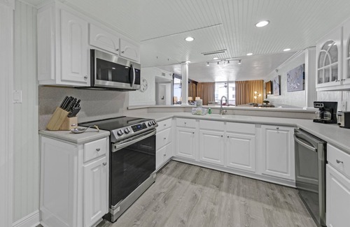 Holiday Isle Condo | 2082- 2Bdrm Beach Front Condo - Free Beach Setup