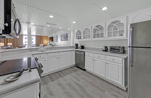 Holiday Isle Condo | 2082- 2Bdrm Beach Front Condo - Free Beach Setup