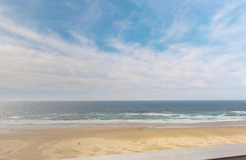 Newport Hotel | 209 Gritz's Hideaway