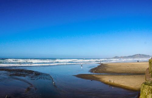 Newport Hotel | 209 Gritz's Hideaway