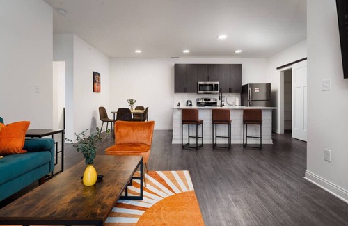 Whitestown Apartment | 20mins DT Indy| Sleeps 5 | Radiant Vibes Spacious