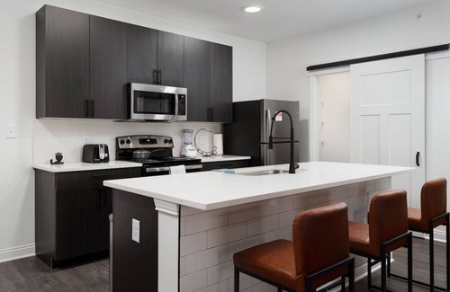 Whitestown Apartment | 20mins DT Indy| Sleeps 5 | Radiant Vibes Spacious
