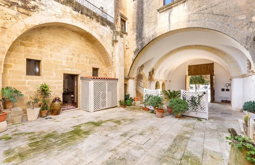 Vernole Apartment | 2113 Antico Palazzo Vernole - Suite Don Antonio