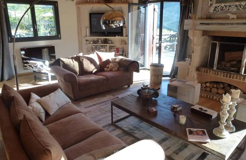Isola Ski Chalet | 220 m² Chalet ∙ 6 bedrooms ∙ 10 guests