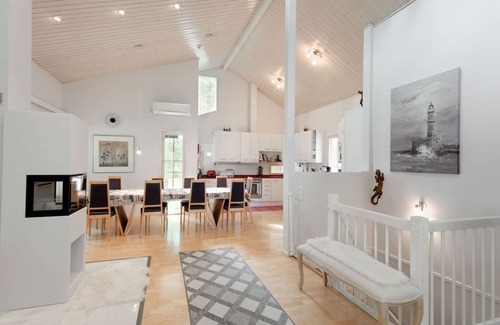 Kirkkonummi Cabin | 225m2 Luxurious Villa - Large garden - Sandy beach