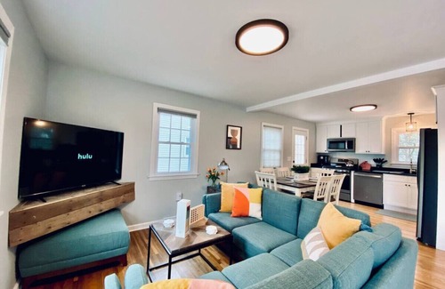 Southington Apartment | #23 *COMFORT & LUXURY* 3 BR/2 BA House