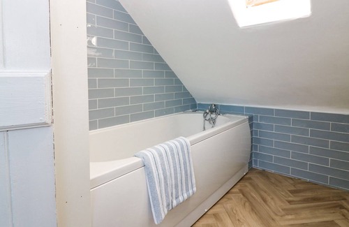 Aberdour House | 23 SEASIDE PLACE, family friendly, with open fire in Aberdour