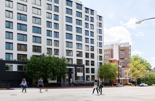 West End Apartment | 2500 Penn, a Placemakr Experience