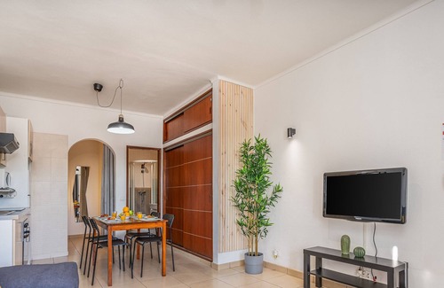 Patio Apartment | #253 Fernando Pessoa 26 by Home Holidays