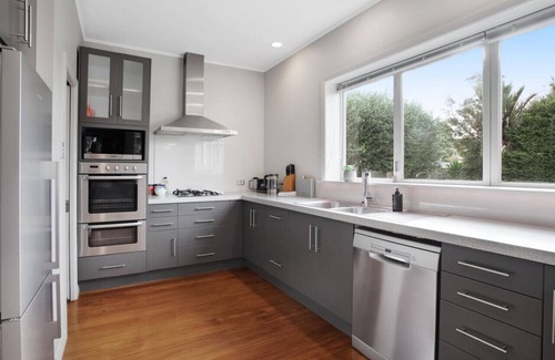 Point Chevalier House | 257 Meola Road, Point Chevalier, Auckland 1022