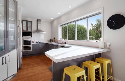 Point Chevalier House | 257 Meola Road, Point Chevalier, Auckland 1022