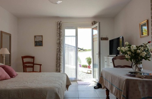 La Salvetat-Saint-Gilles Apartment | 25m2 self-contained studio near Toulouse Private garden and parking