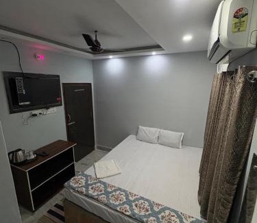 Mukundapur House | 25th Lantern Guest House