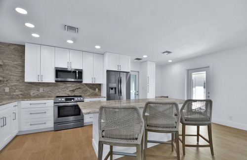 Lighthouse Point House | 2741 Managed by Brampton Park