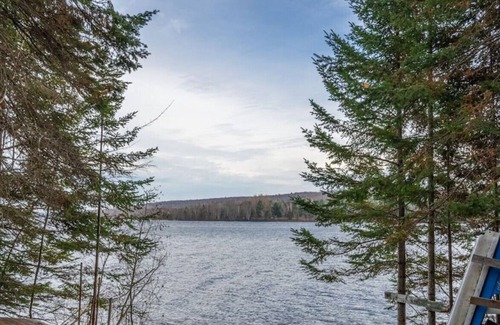 Cayamant Cottage | 275 ch du petit cayamant · Sunny 3 Bedroom Cottage on Lac Cayamant