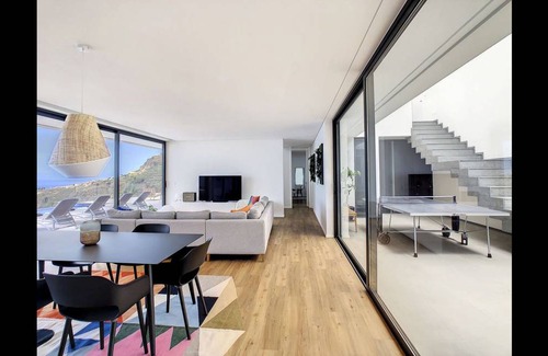 Tabua House | 293 m² House ∙ 4 bedrooms ∙ 8 guests