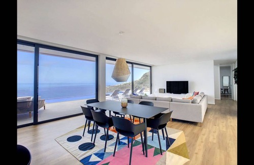 Tabua House | 293 m² House ∙ 4 bedrooms ∙ 8 guests