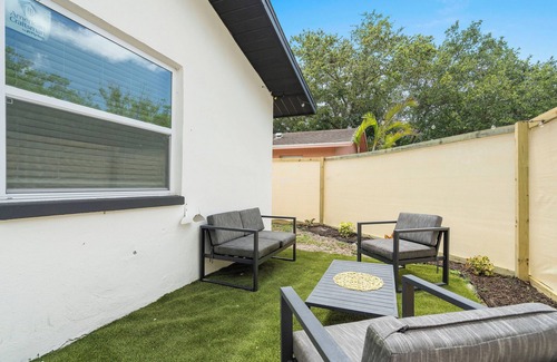 Largo Apartment | 2B2B duplex 10 min to the beach