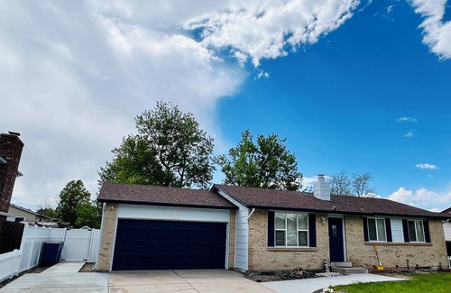 Heather Gardens House | 2BD Guest Suite in Basement – Spacious and Private Half of the Home