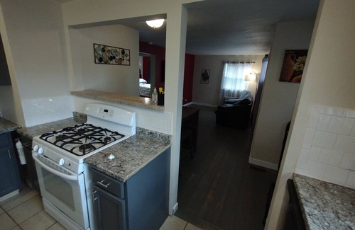 Aurora House | 2Bdrm w/garage walk UC Health