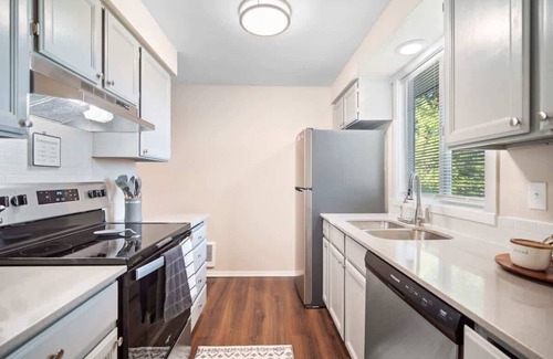 North Spokane Condo | *2bed/1bath, shopping, parking!