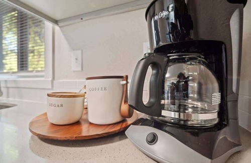 North Spokane Condo | *2bed/1bath, shopping, parking!