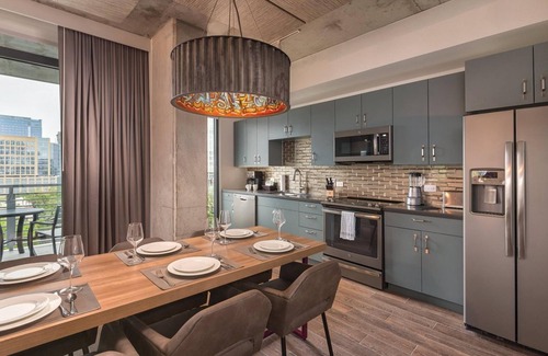 West End Resort | 2Bed/2Bath Deluxe Suite in Central Austin Resort with a Rooftop Pool!
